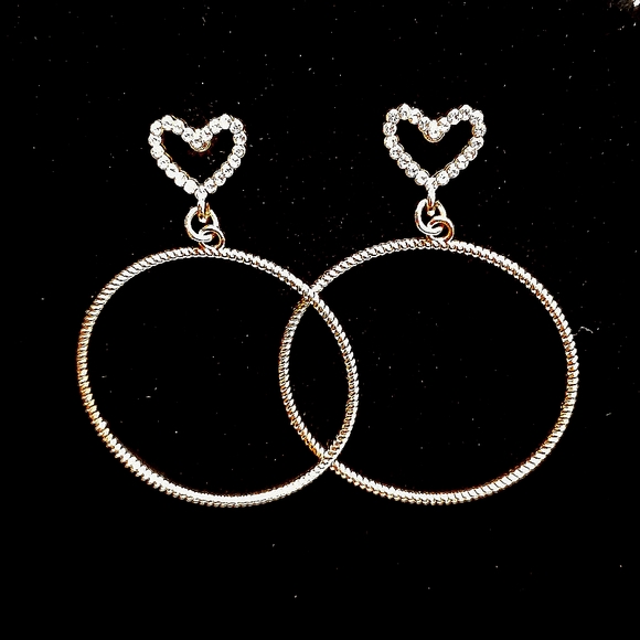 Heart dangling post earrings Bundle 5 for 30 or 1 for 10 - Picture 1 of 2